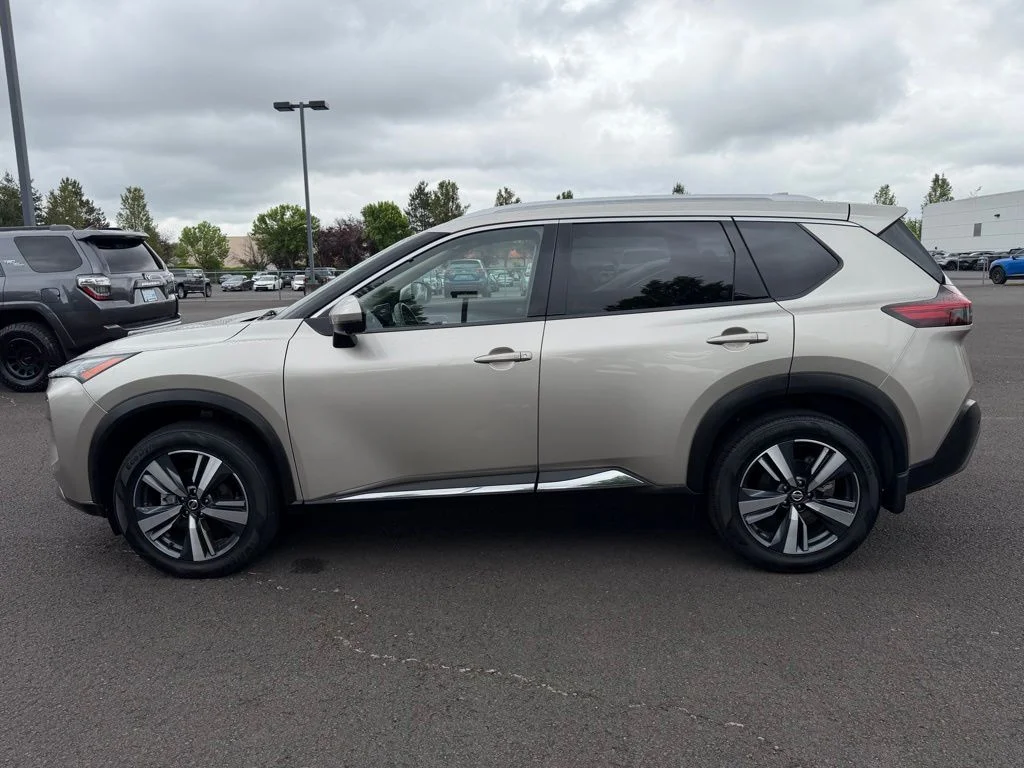 Used 2021 Champagne Silver Metallic Nissan SL image 5