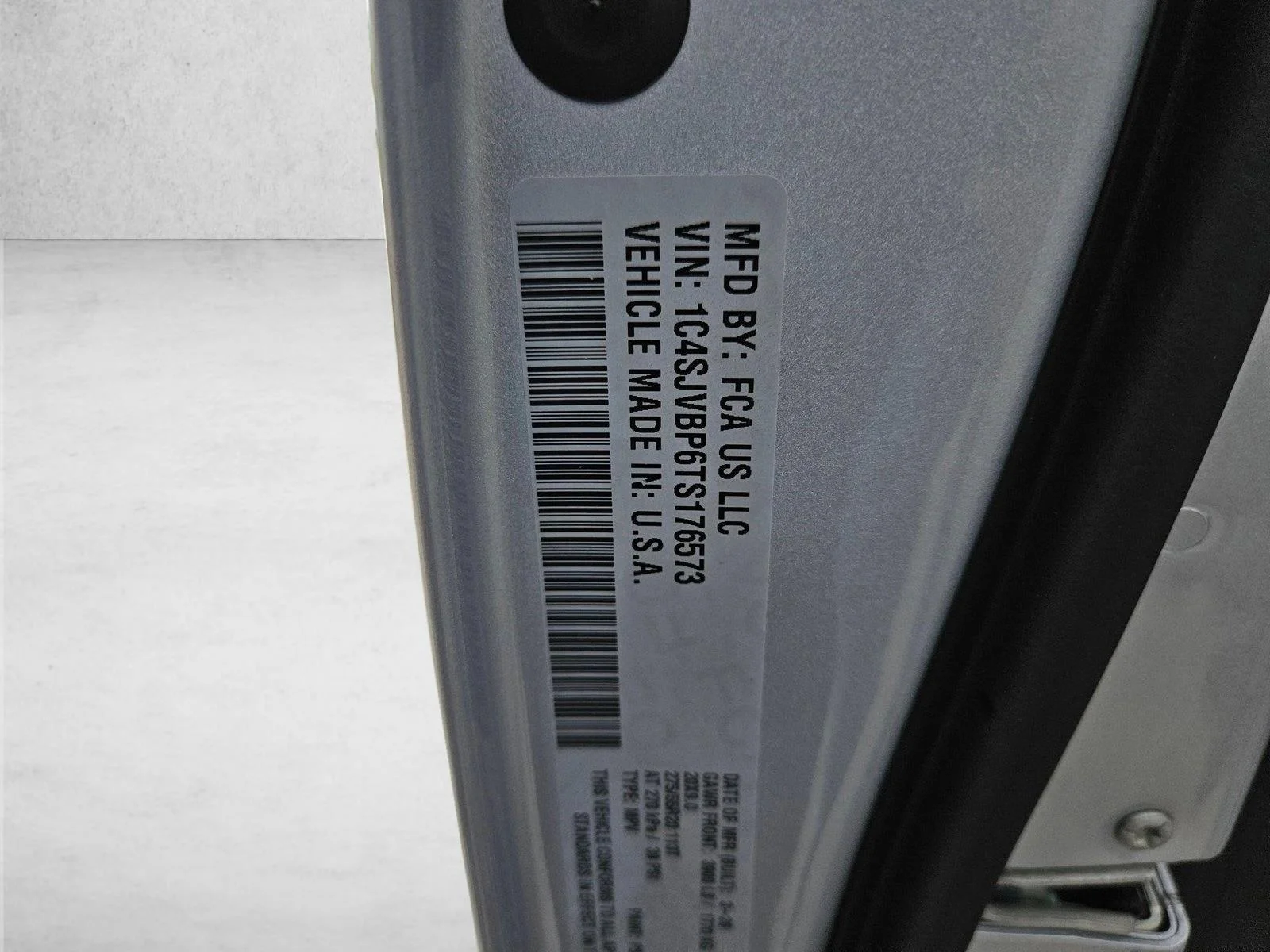 New 2026 Silver-Zynith Exterior Paint Jeep Limited Altitude image 18