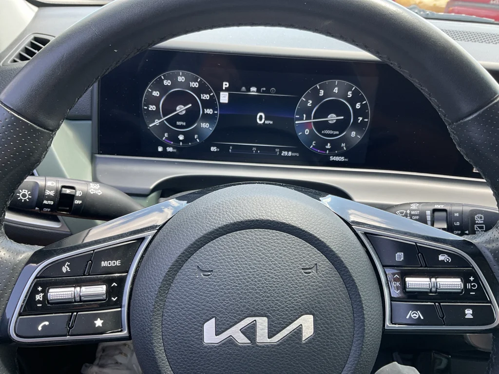 Used 2024 Snow White Pearl Kia SX image 28
