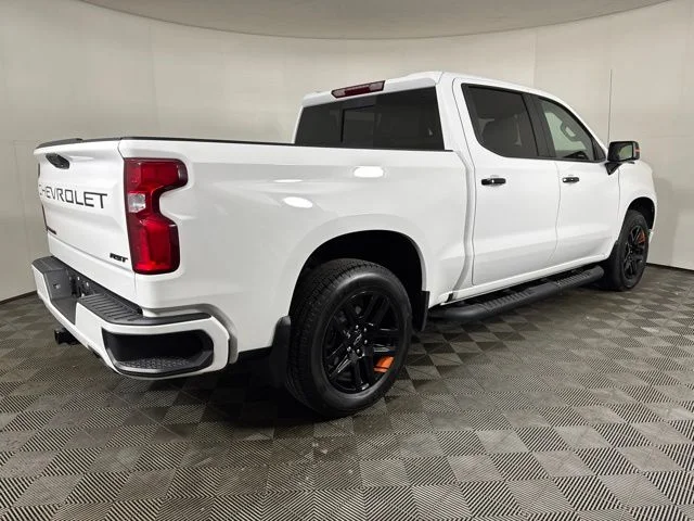 Used 2025 Summit White Chevrolet RST image 3