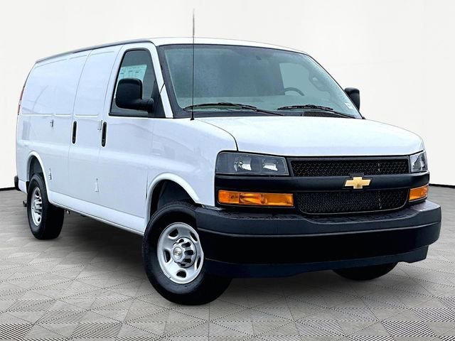 2026 Chevrolet Express 2500 Work Van HD's photo