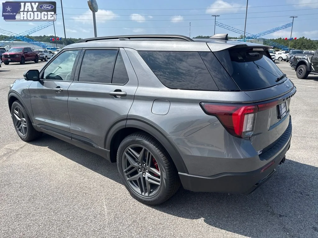 New 2026 Carbonized Gray Metallic Ford ST-Line image 5