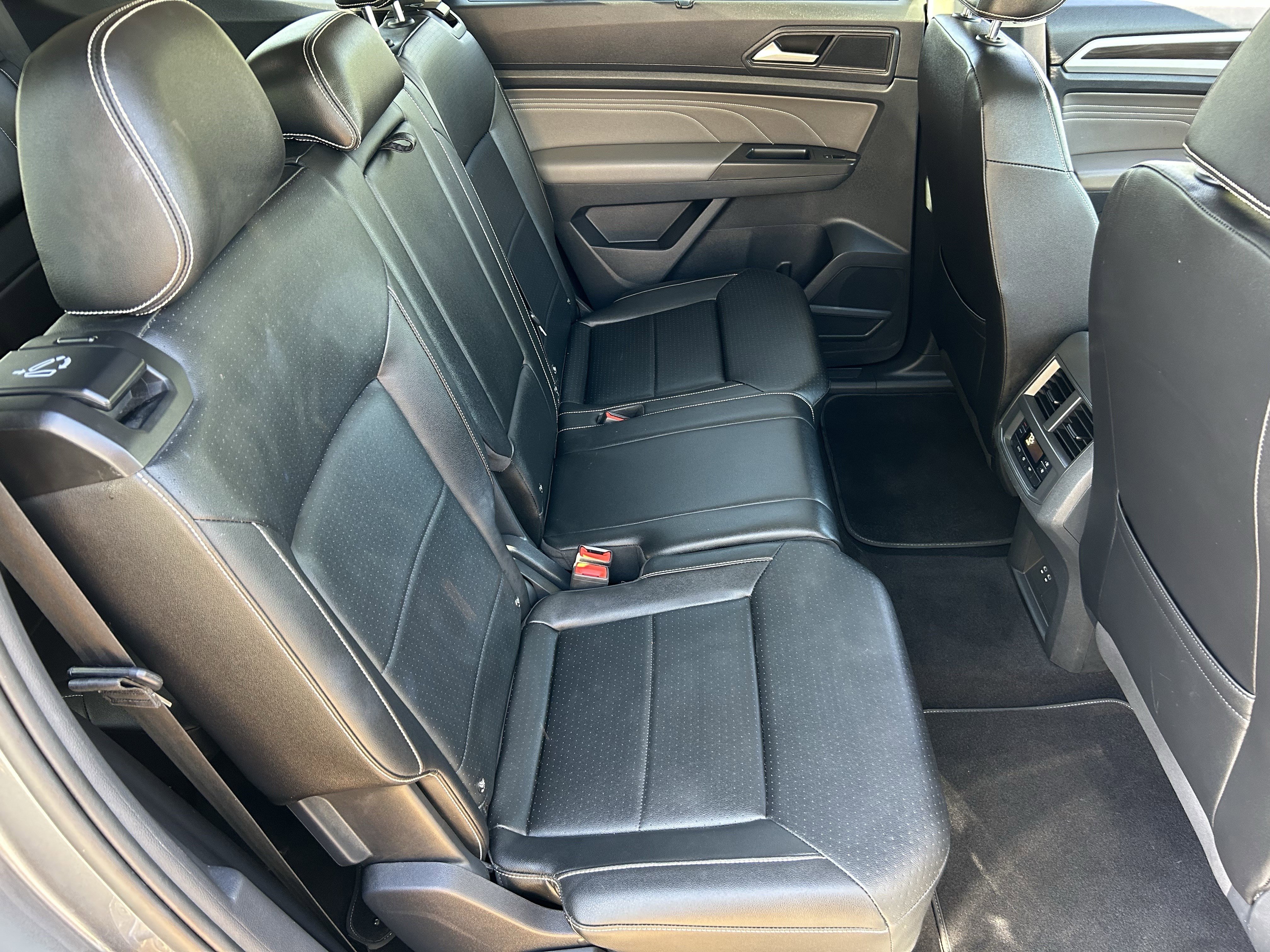Used 2023 Platinum Gray Metallic Volkswagen 2.0T SE w/Technology image 11