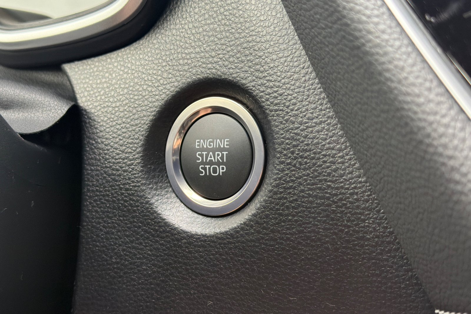 New 2026 Wind Chill Pearl with Midnight Black Metallic roof <sup>1</sup> Toyota  XSE image 19