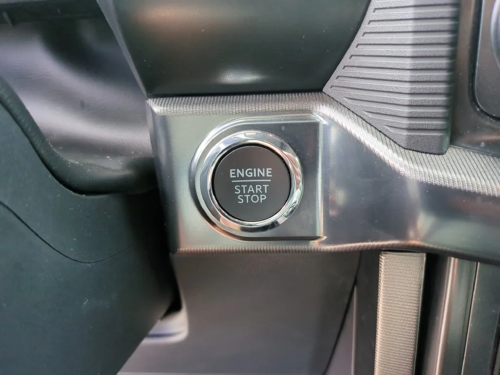 Used 2025 Agate Black Metallic Ford Platinum image 33