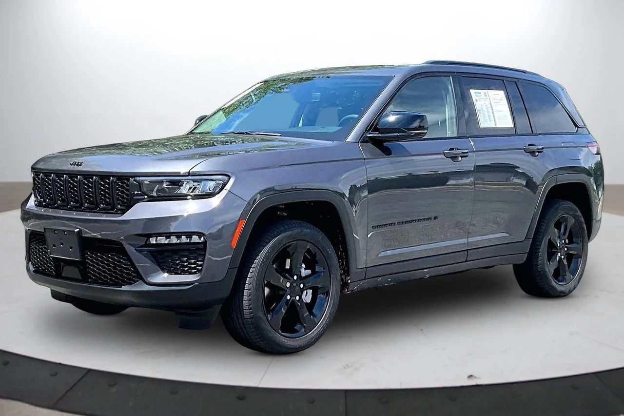 Used 2023 Gray Jeep Limited image 4