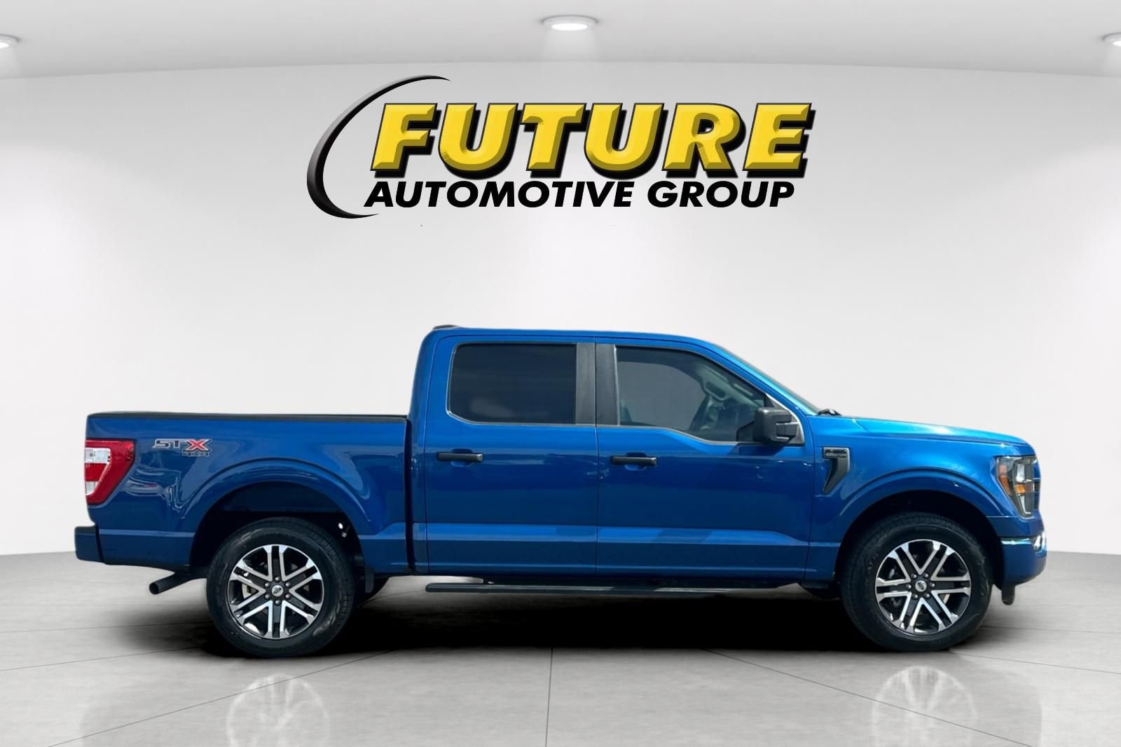 Used 2023 Blue Ford XL image 2