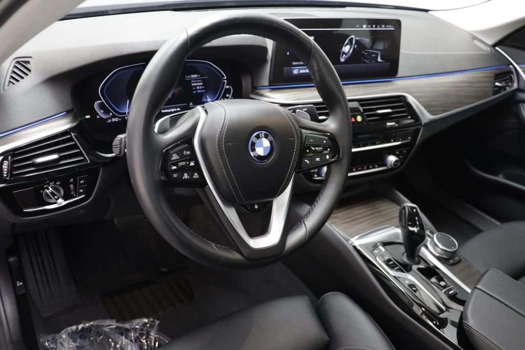 Used 2022 Phytonic Blue Metallic BMW 530e iPerformance image 6