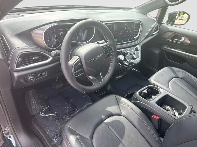 Used 2025 Blue Chrysler Select image 13