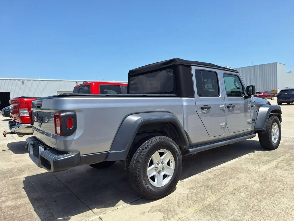 Used 2020 Silver Jeep Sport image 4