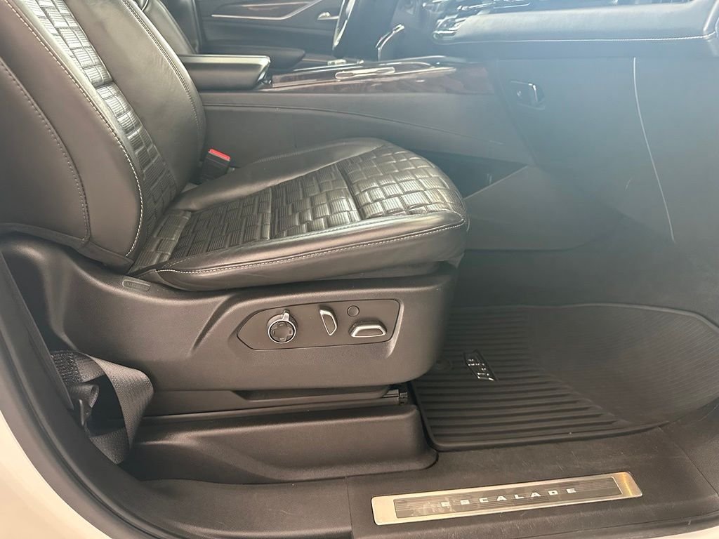 Used 2021 White Cadillac Sport Platinum image 41