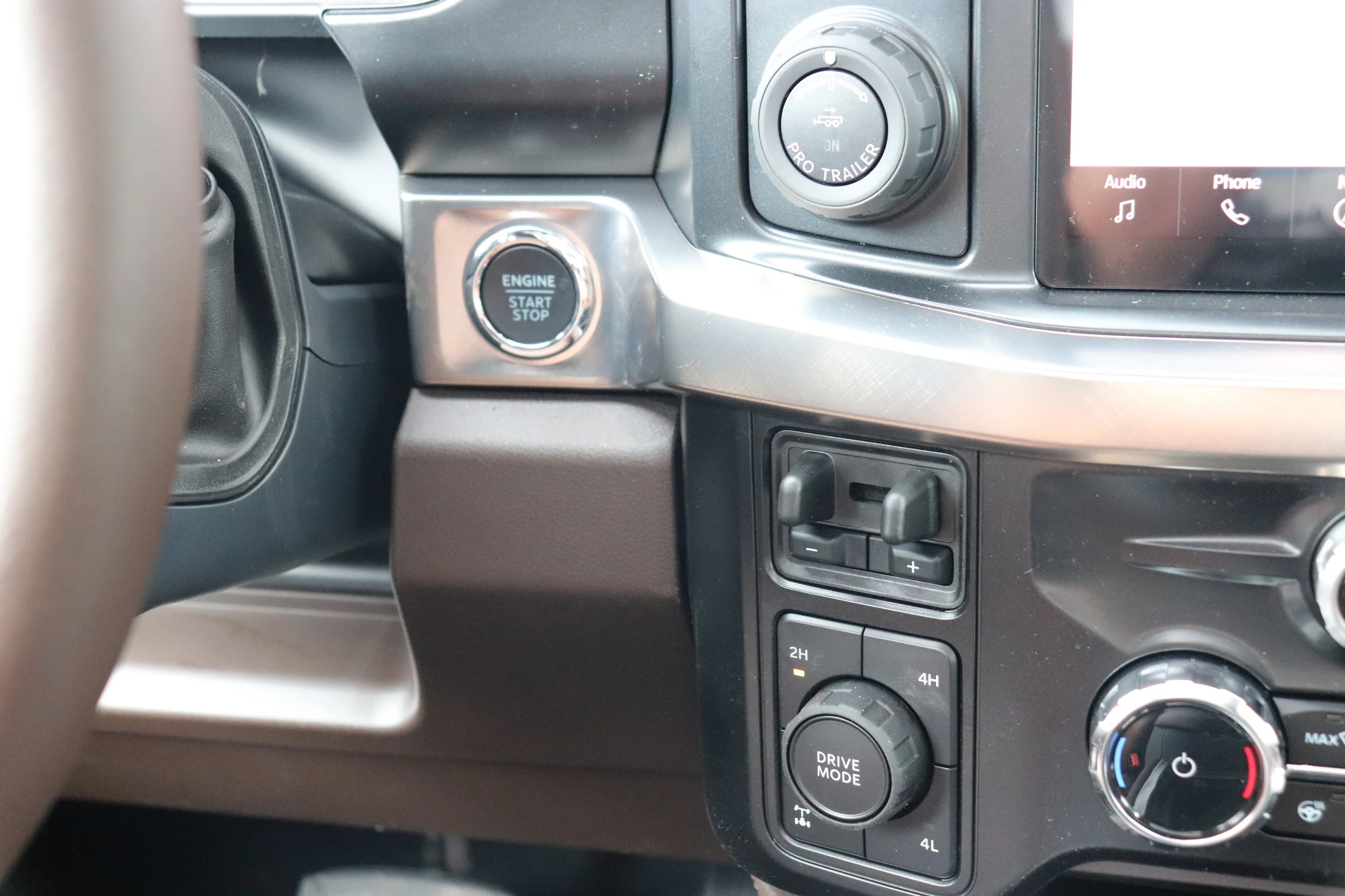 New 2026 AGATE BLACK METALLIC Ford King Ranch image 15