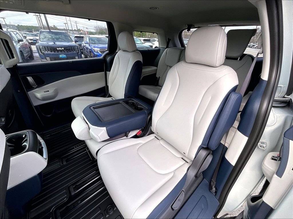 New 2026 Ivory Silver Kia EX image 15