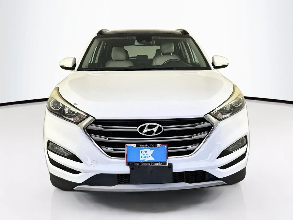 Used 2017 Winter White Hyundai Limited image 2