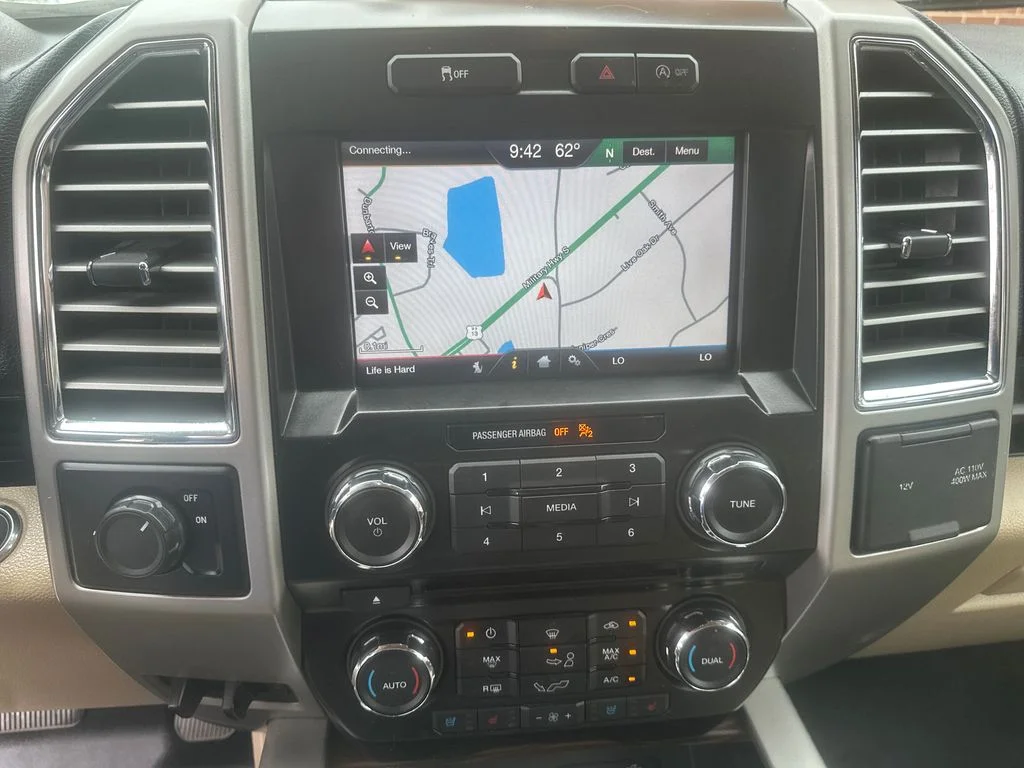 Used 2015  Ford Lariat image 12