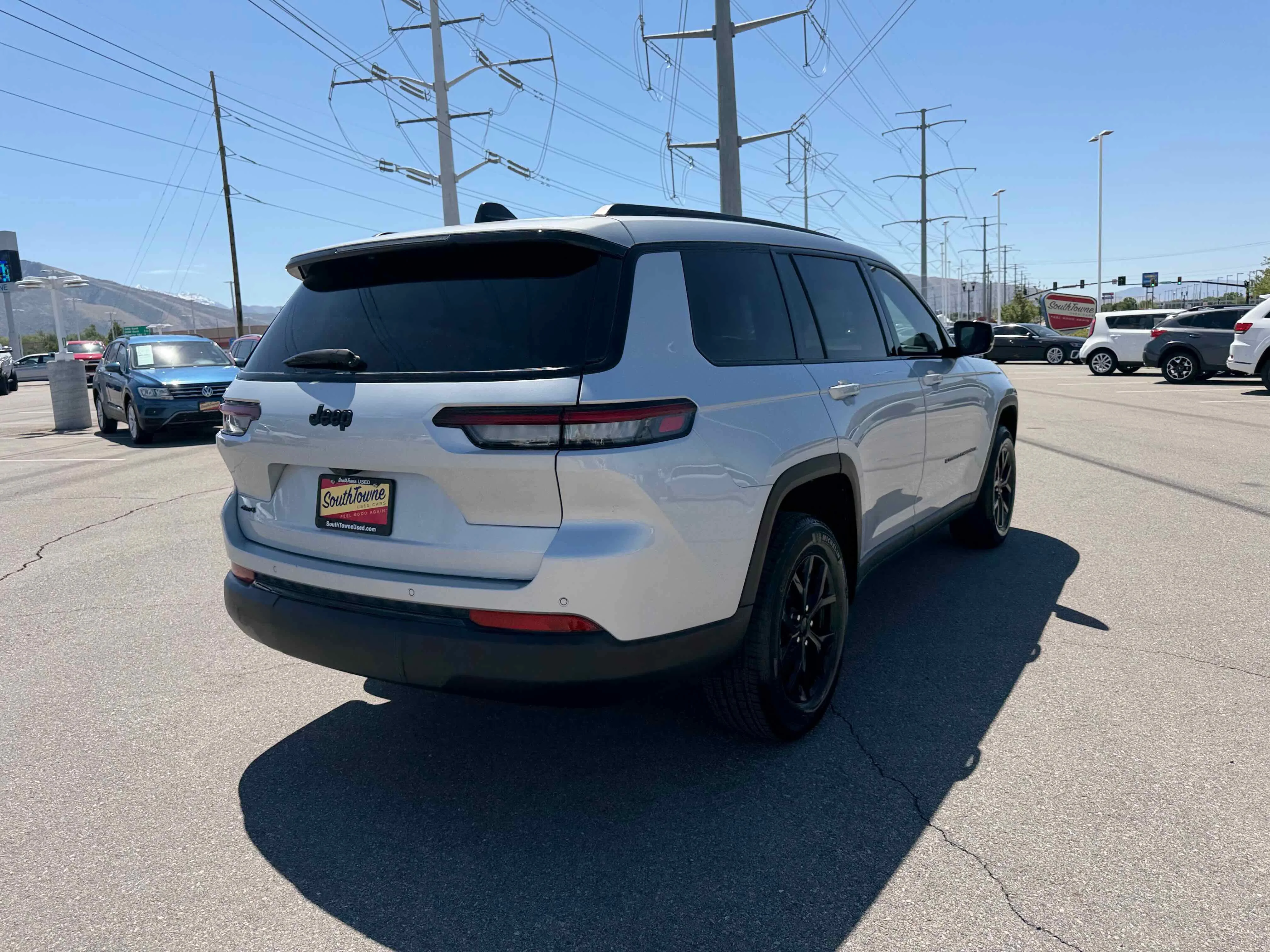 Used 2025 Silver Zynith Jeep Altitude X image 8