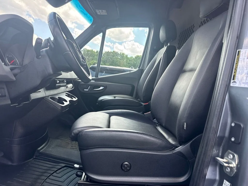 Used 2023 Gray Mercedes-Benz Cargo 170 WB image 3