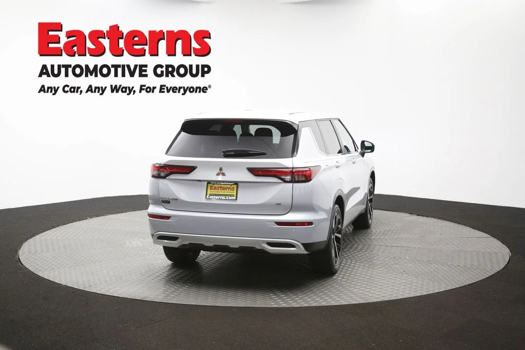 Used 2024 White Mitsubishi SE image 38