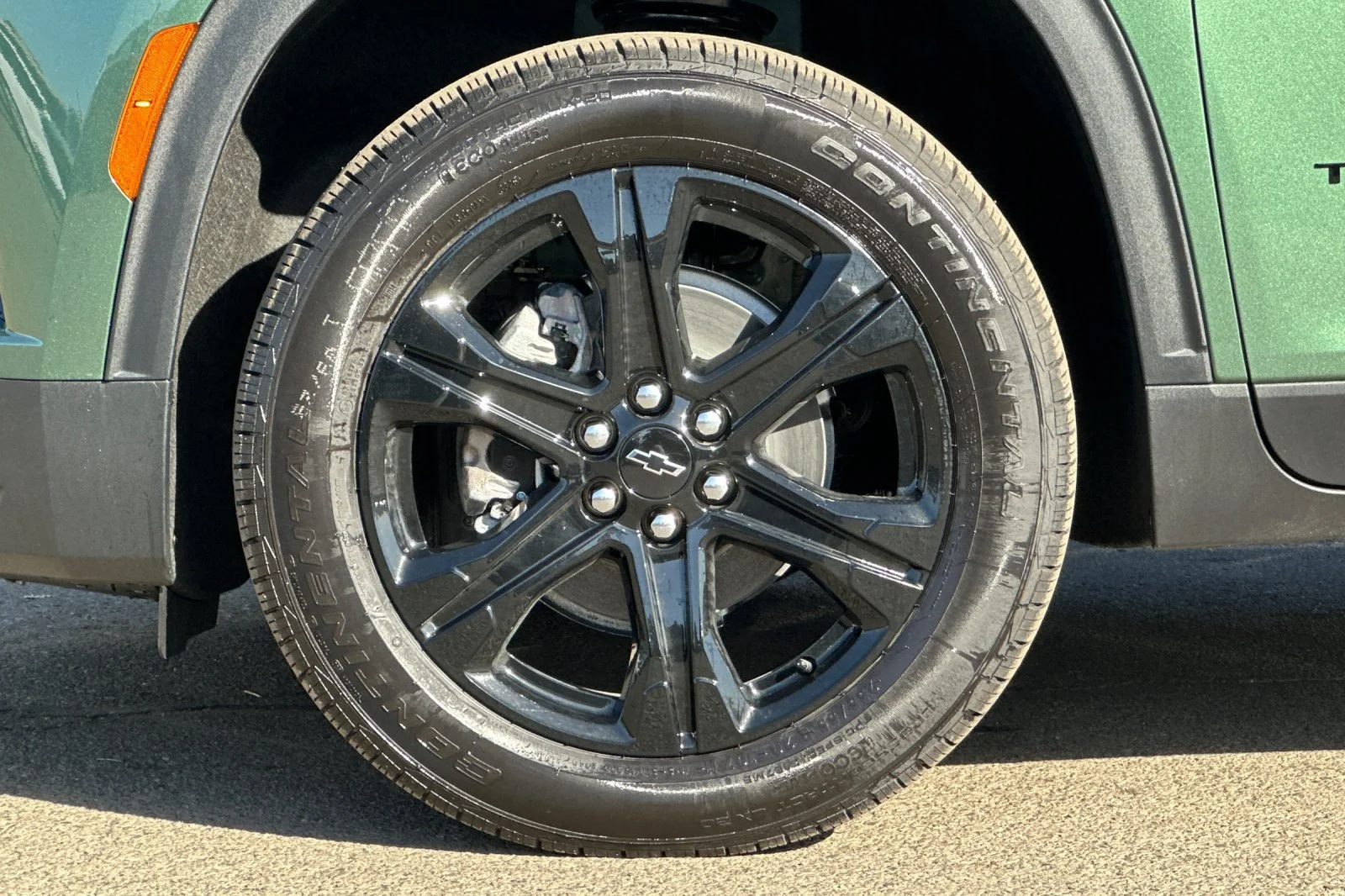 New 2027 Trillium Green Metallic Chevrolet LT image 28