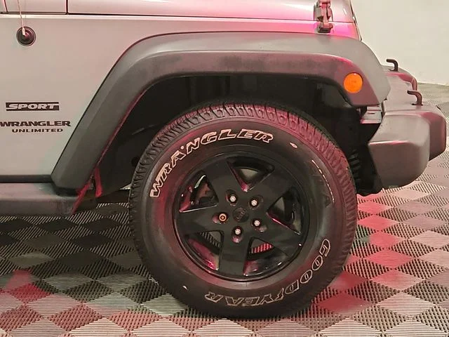 Used 2014 Gray Jeep Unlimited Sport image 19