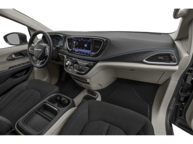 Used 2022 Bright White Clearcoat Chrysler Limited image 18