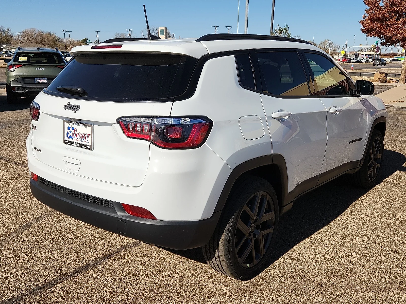 New 2026 PW7 Bright Whit Jeep LATITUDE ALTITUDE 4X4 image 4