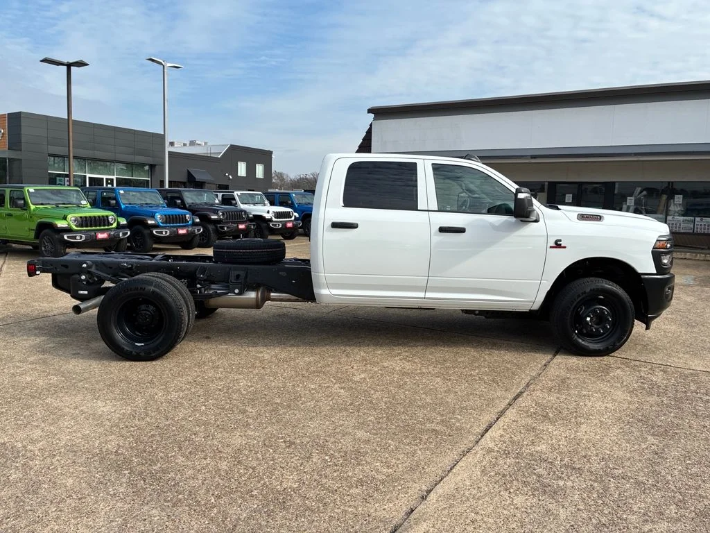 New 2026 Bright White Clear-Coat Exterior Paint RAM Tradesman image 7