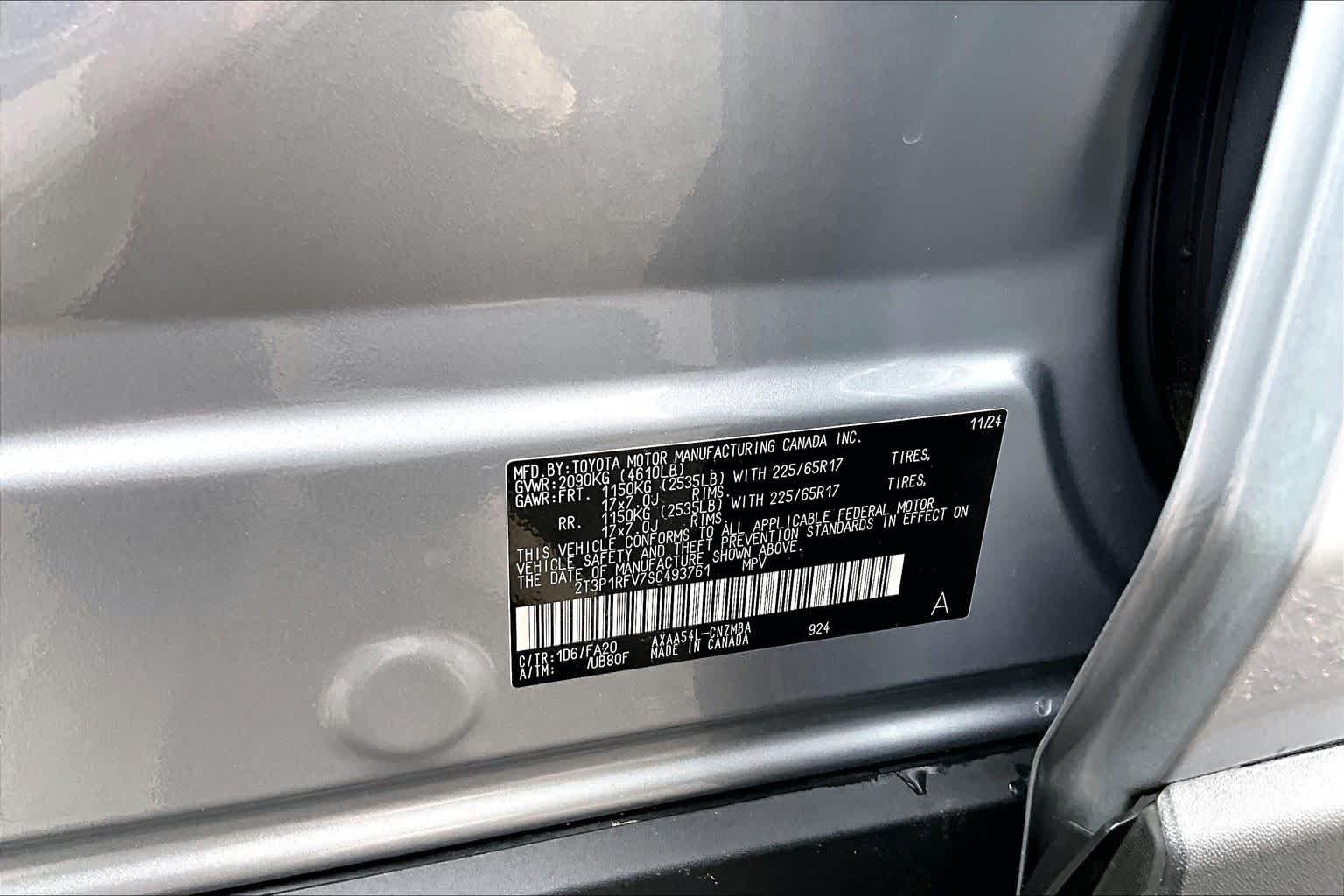 Used 2025 Silver Sky Metallic Toyota XLE image 29