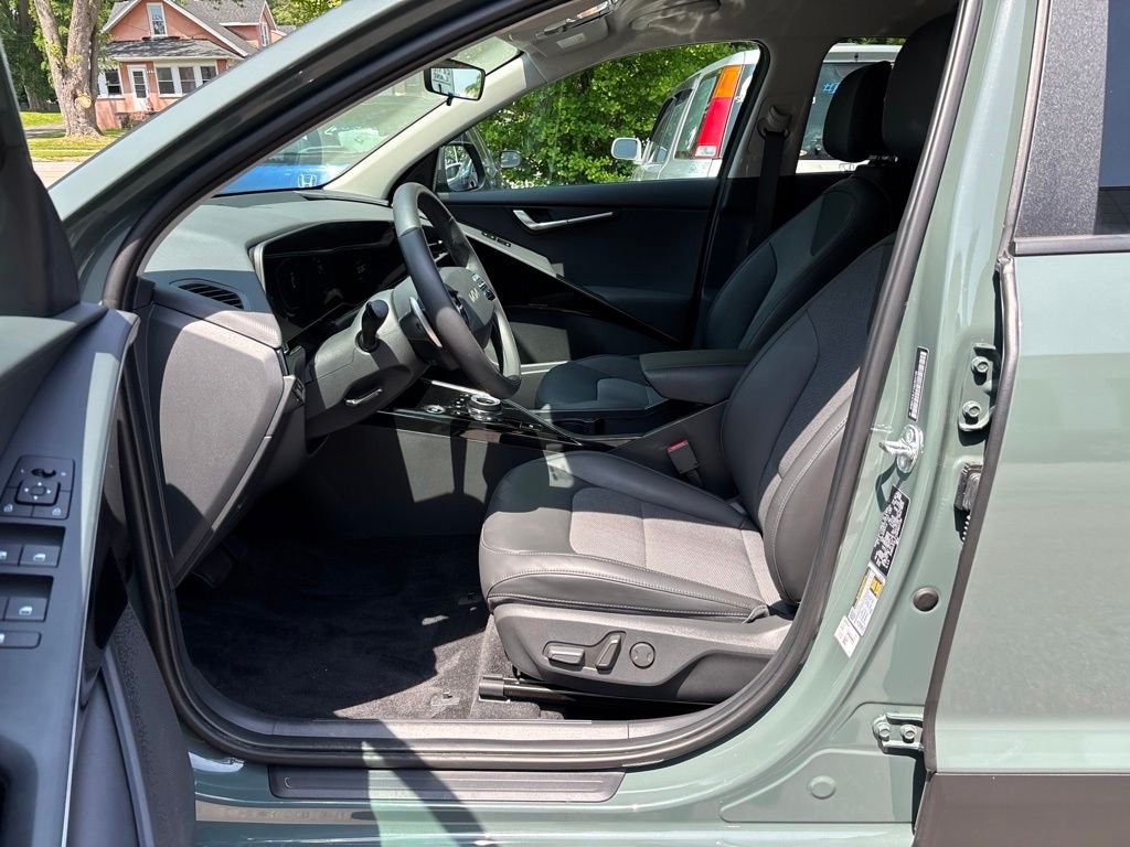 Used 2025 Green Kia EX image 11