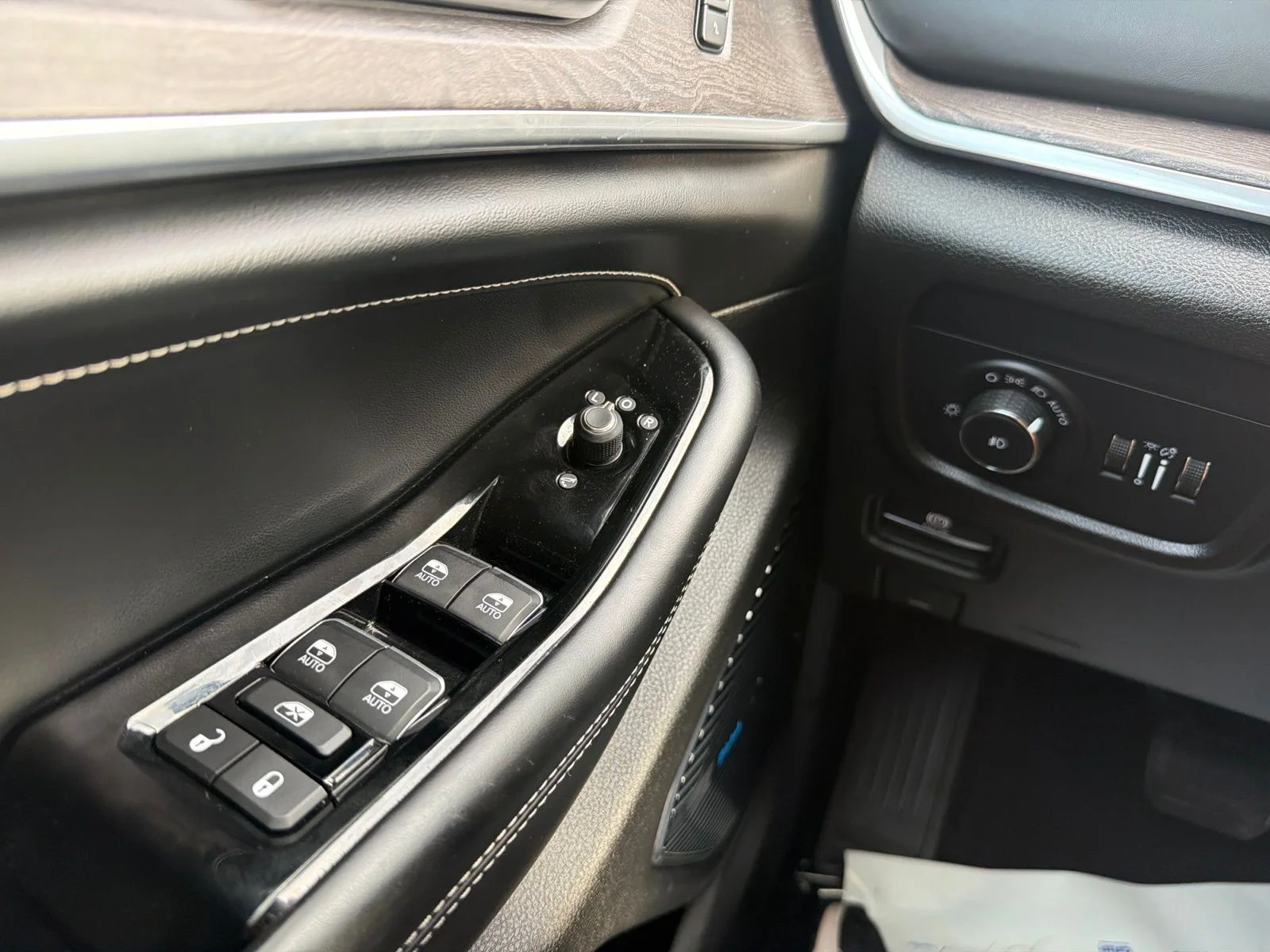 Used 2022 Metallic Jeep Overland image 23
