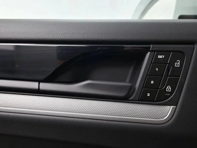 2026 Porsche Cayenne Base - Photo 17
