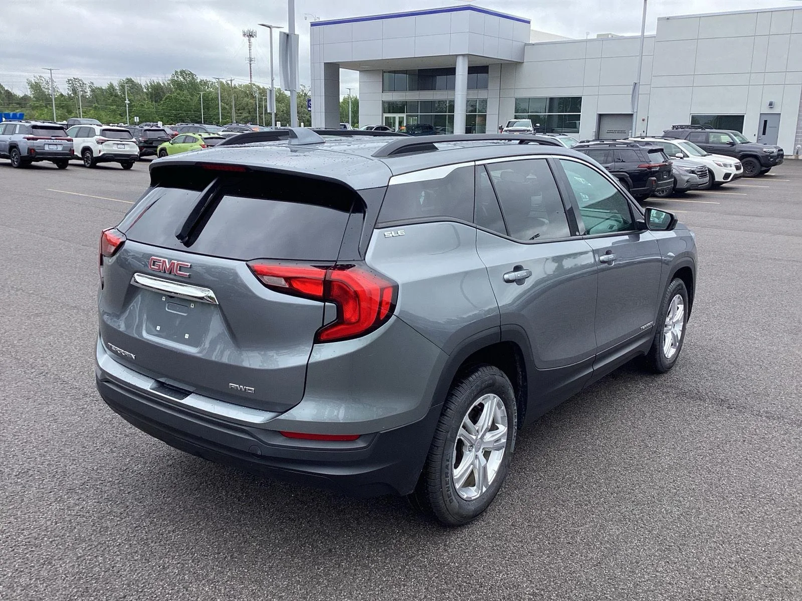 Used 2020 Satin Steel Metallic GMC SLE image 9