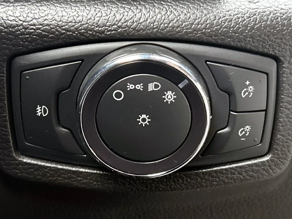 Used 2021 White Metallic Ford Limited image 27
