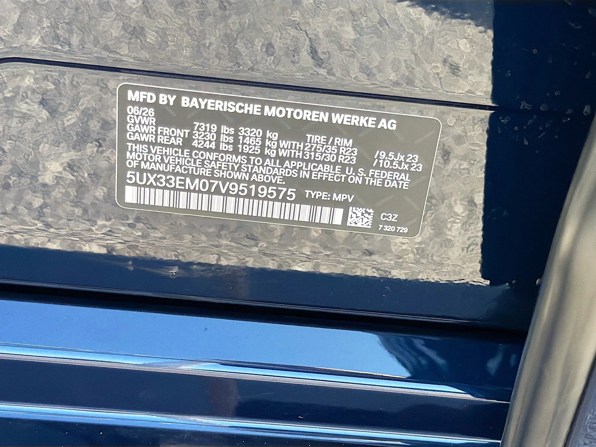 New 2027 Tanzanite Blue II Metallic BMW M60i image 41