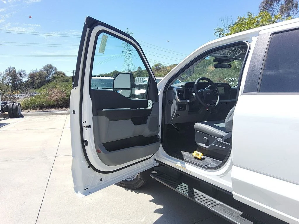 New 2026 Oxford White Ford XL image 5