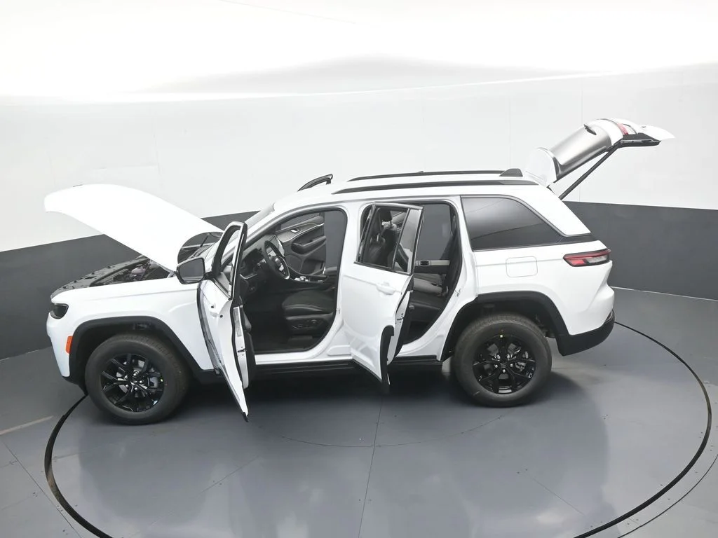 New 2026 Bright White Clear-Coat Exterior Paint Jeep Laredo image 64