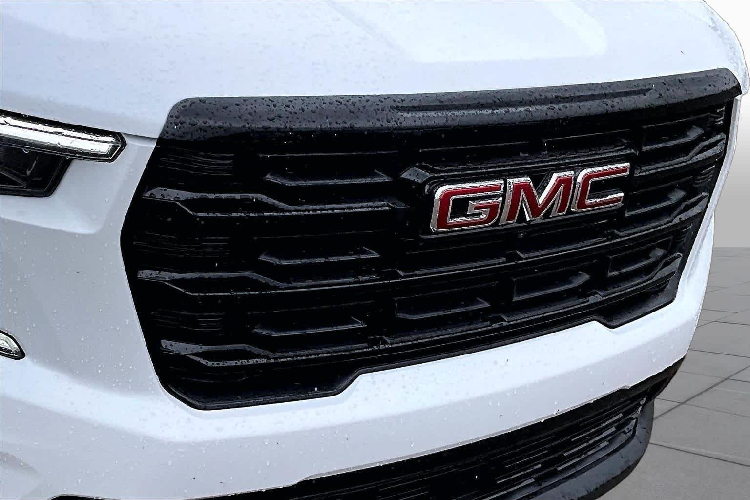 Used 2025 WHITE GMC FWD Elevation image 28