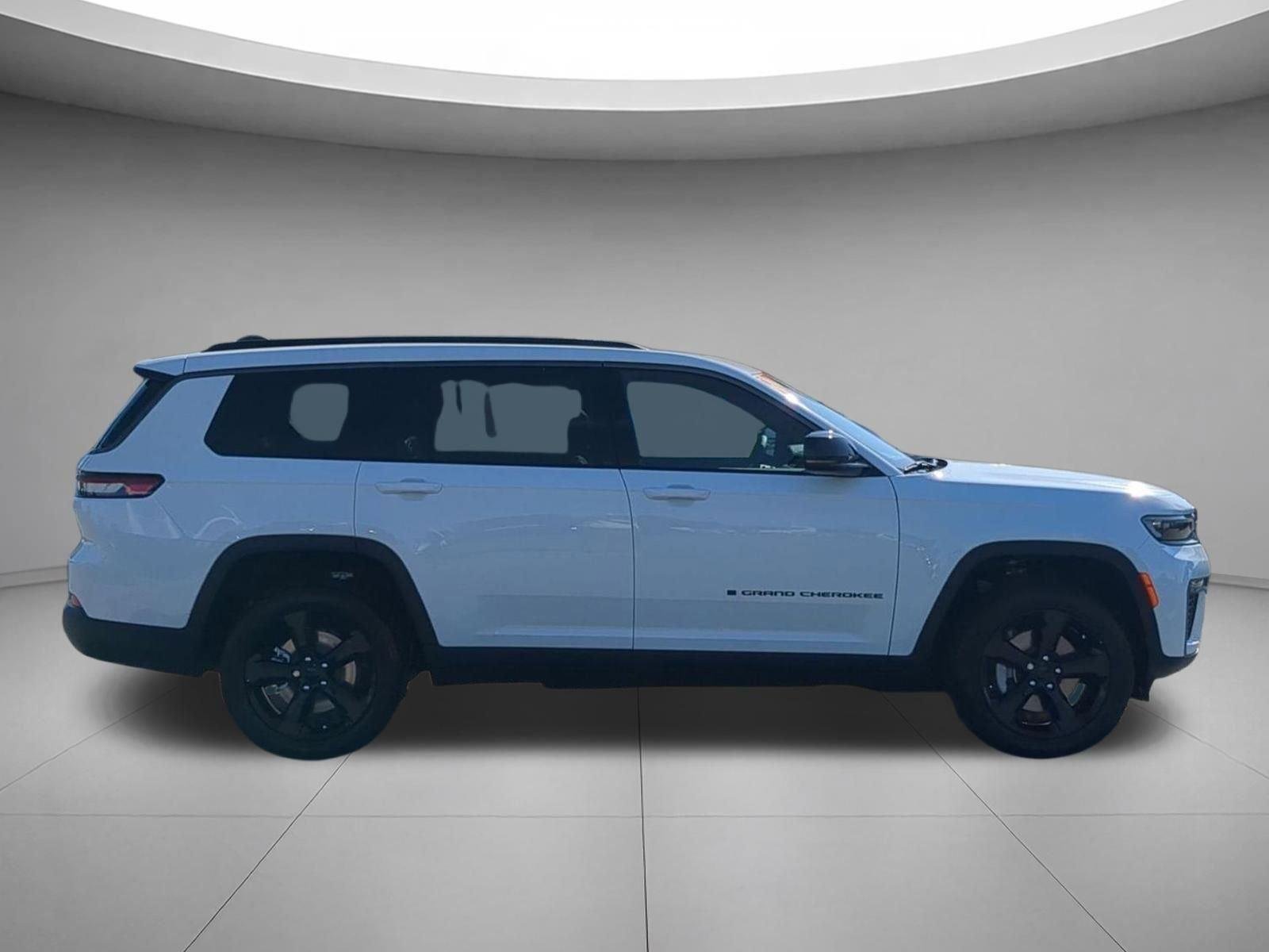 New 2026 Bright White Clear-Coat Exterior Paint Jeep Limited image 6