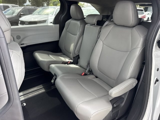2025 Toyota Sienna XLE - Photo 23