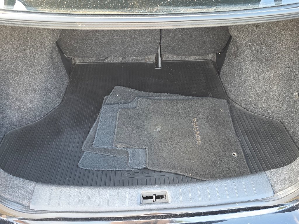 Used 2015 Super Black Nissan SR image 4