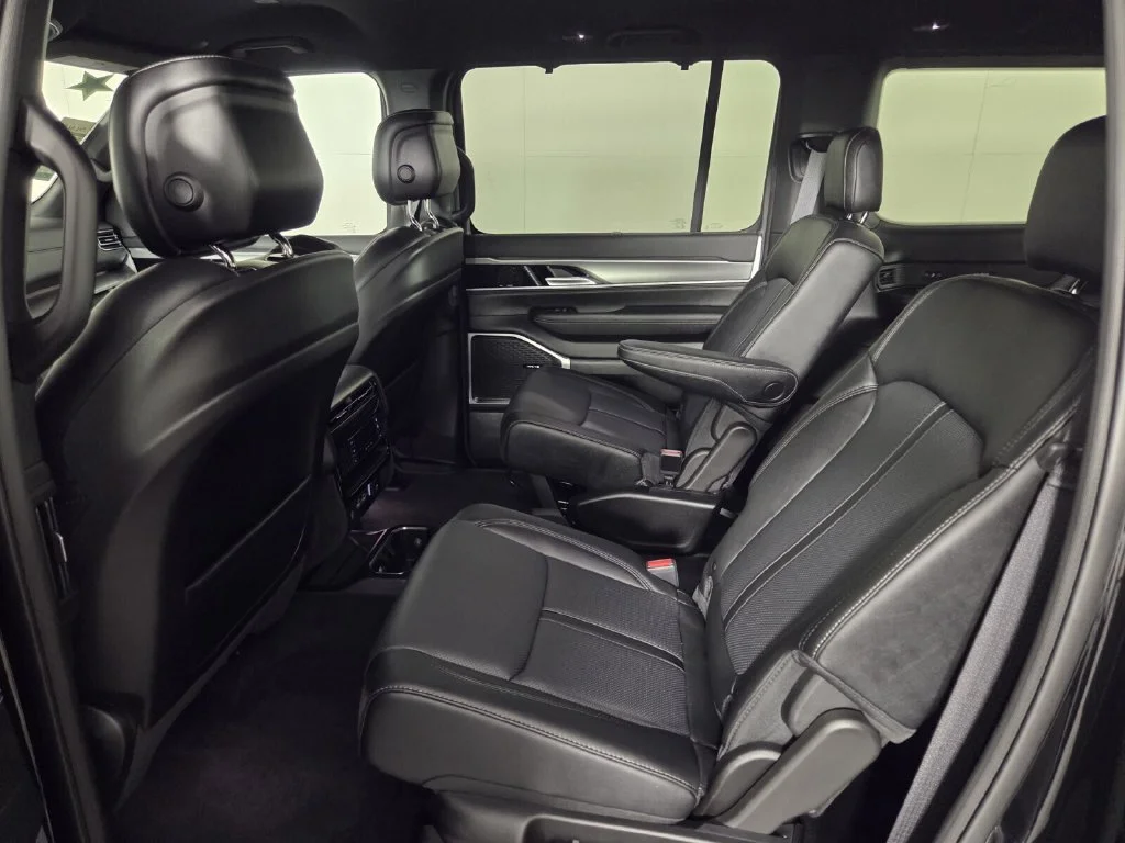 New 2026 High Gloss Black Exterior Paint Jeep Limited Altitude image 18