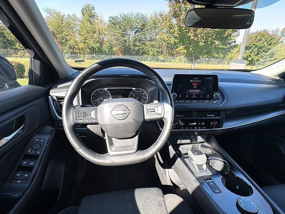 Used 2025 Deep Ocean Blue Pearl Nissan SV image 29