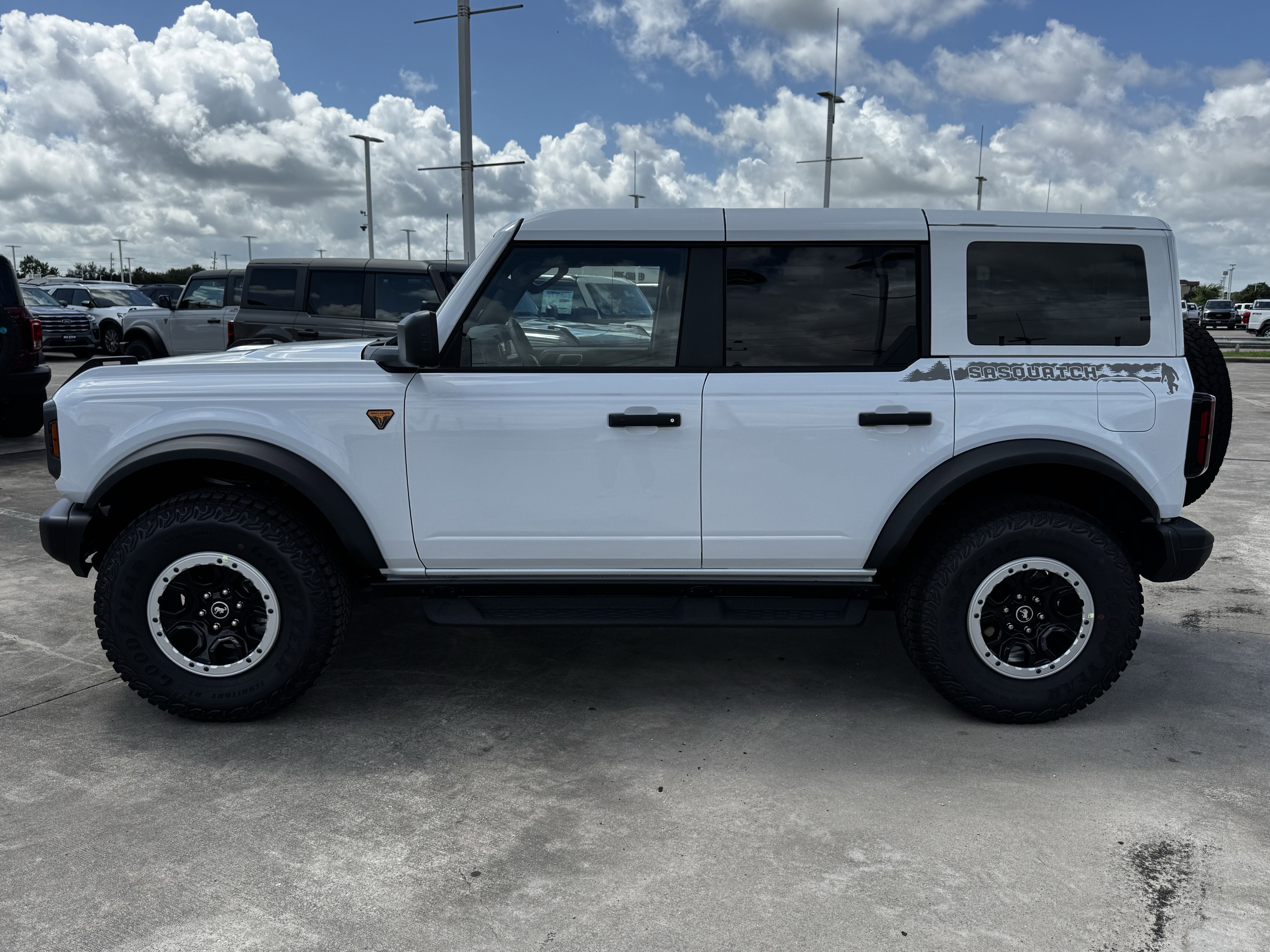 New 2026 Oxford White Ford Badlands image 6