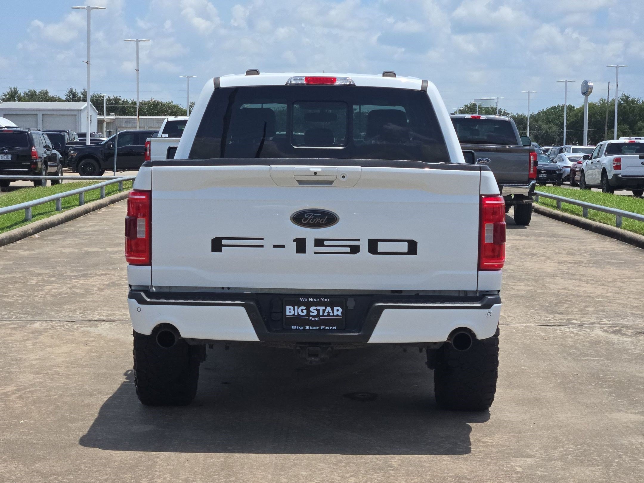 Used 2023 Oxford White Ford XLT image 4