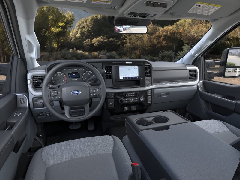 2025 Ford F-550 Super Duty Chassis Cab XLT - Photo 31