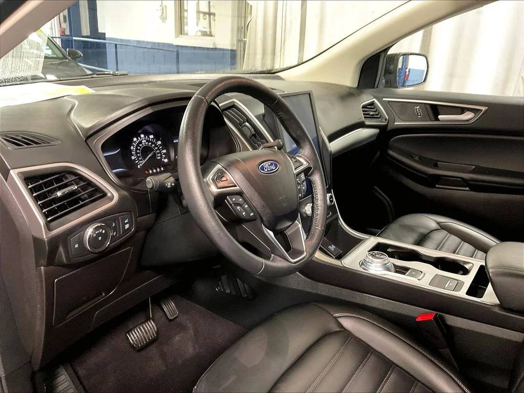 Used 2022 Black Ford SEL image 8