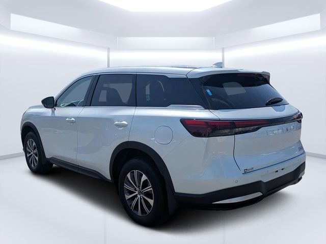 New 2027 RADIANT WHITE INFINITI Pure FWD image 5