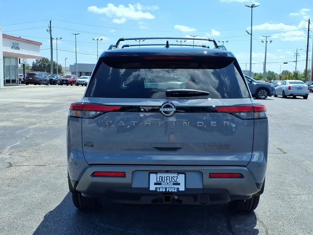 New 2026 Boulder Gray Pearl / Super Black Two-tone Nissan Platinum image 4