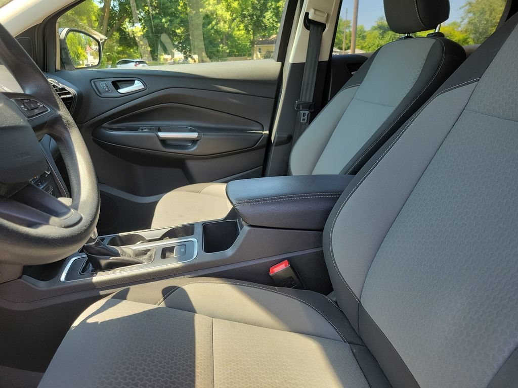 Used 2019 Black Ford SE image 18