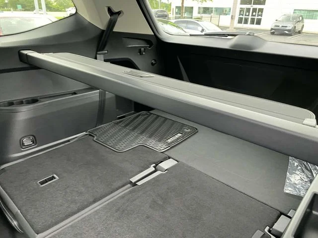 2025 Volkswagen Atlas SE w/Tech - Photo 12